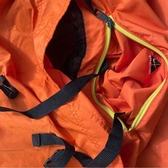 Vintage Nike ACG Two-Tone Packable Windbreaker Jacket - Picture 10 of 10